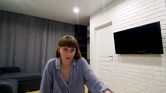 Daniella Lorente online show from May 14, 2026, 9:45 pm