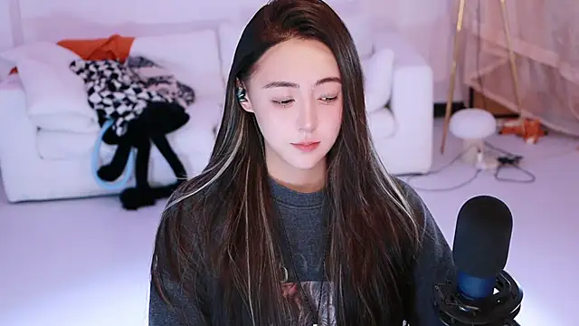 Roseonly  online show from March 31, 2026, 7:32 am