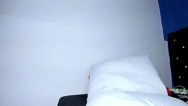 skinnycollins1 online show from October 14, 2025, 2:23 am