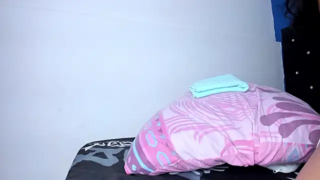 skinnycollins1 online show from October 4, 2025, 2:46 am