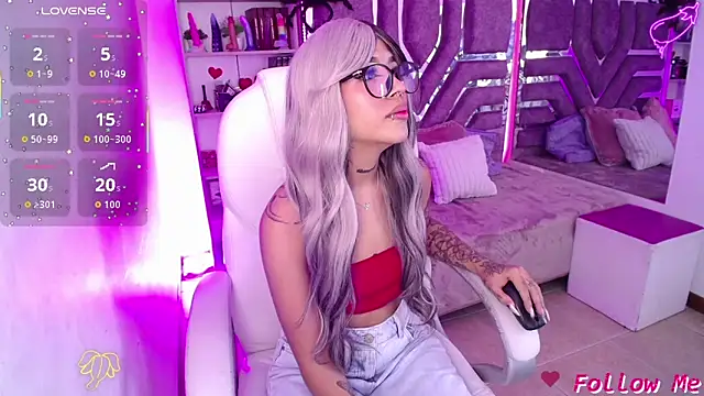 AliceWalker 11 online show from October 13, 2025, 8:10 pm