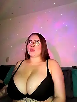 soofy   online show from April 19, 2026, 4:24 am