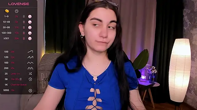 hannacheekss  online show from February 26, 2025, 5:13 am