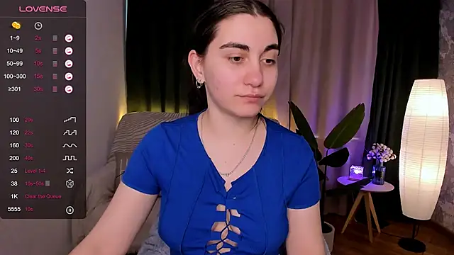 hannacheekss  online show from February 19, 2025, 8:12 am