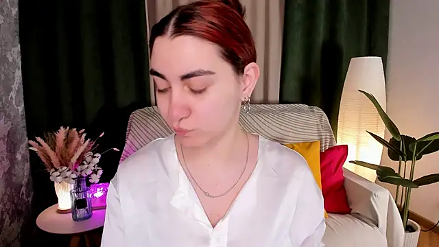 hannacheekss  online show from May 21, 2026, 2:09 am