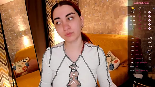 hannacheekss  online show from June 26, 2026, 2:06 am