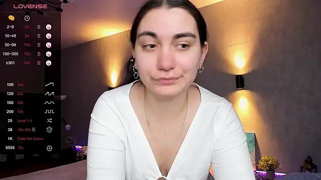 hannacheekss  online show from March 17, 2025, 5:01 am