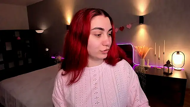 hannacheekss  online show from June 15, 2026, 2:01 am