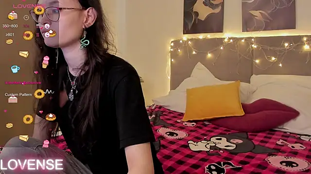 Emily Strikeee online show from March 9, 2026, 3:54 am