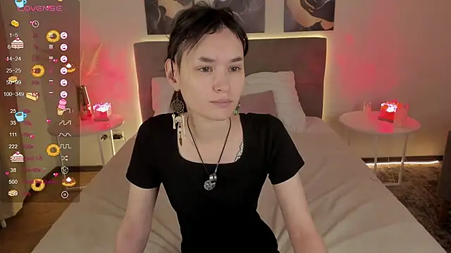 Emily Strikeee online show from December 2, 2025, 10:28 am