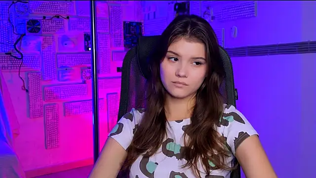 EvaThopson online show from November 22, 2025, 12:04 pm