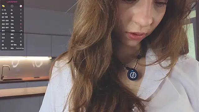 KellyAdderiy online show from April 21, 2026, 3:24 am