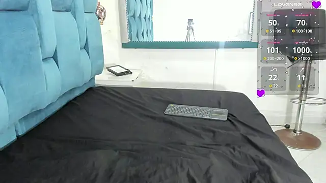 mia  fernandez online show from March 10, 2025, 7:18 pm