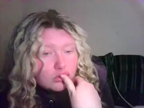 Snapshot of lilah-xo chatting on December 13, 2024, 12:20 am lilah-xo online show from December 13, 2024, 12:20 am