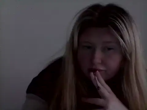 Snapshot of lilah-xo chatting on February 16, 2025, 5:04 pm lilah-xo online show from February 16, 2025, 5:04 pm