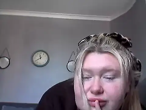 Snapshot of lilah-xo chatting on March 6, 2025, 10:41 am lilah-xo online show from March 6, 2025, 10:41 am