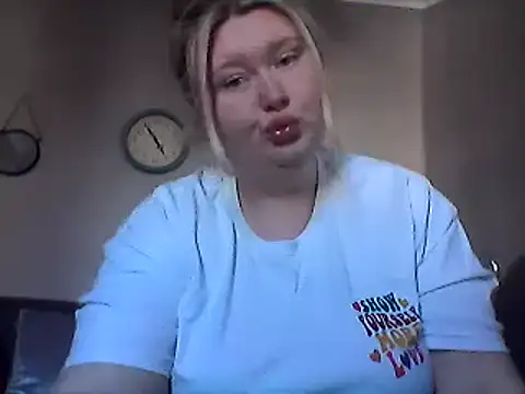 Snapshot of lilah-xo chatting on March 5, 2025, 6:45 pm lilah-xo online show from March 5, 2025, 6:45 pm