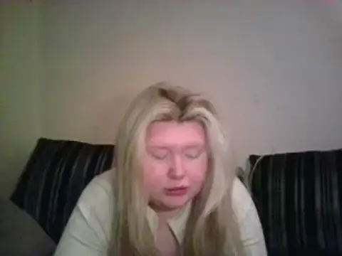 Snapshot of lilah-xo chatting on December 21, 2024, 5:39 pm lilah-xo online show from December 21, 2024, 5:39 pm