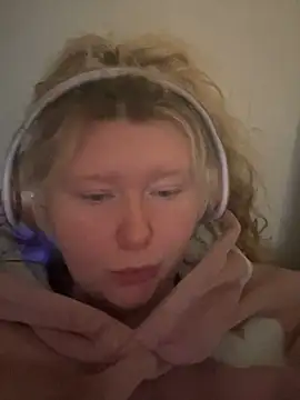 Snapshot of lilah-xo chatting on December 11, 2024, 2:44 pm lilah-xo online show from December 11, 2024, 2:44 pm