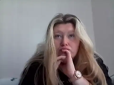 Snapshot of lilah-xo chatting on January 6, 2025, 1:08 pm lilah-xo online show from January 6, 2025, 1:08 pm