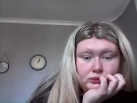 Snapshot of lilah-xo chatting on March 10, 2025, 12:06 pm lilah-xo online show from March 10, 2025, 12:06 pm