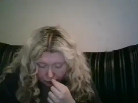 Snapshot of lilah-xo chatting on December 29, 2024, 2:27 am lilah-xo online show from December 29, 2024, 2:27 am