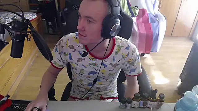 BabyDracoDarkfang online show from April 3, 2026, 1:50 pm