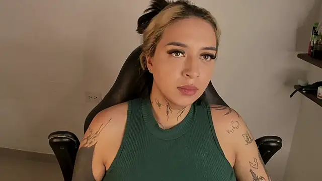 Snapshot of AnnikaMerliahh_ chatting on February 22, 2026, 12:51 pm AnnikaMerliahh online show from February 22, 2026, 12:51 pm