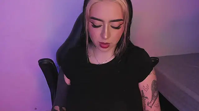 AnnikaMerliahh  online show from November 13, 2025, 3:32 am