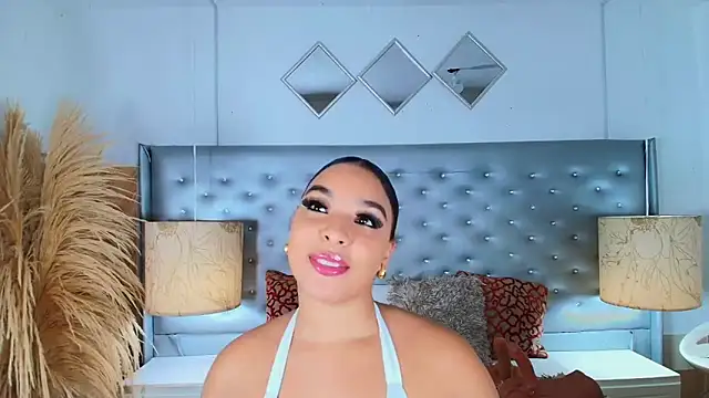 EileenBenzon online show from March 1, 2025, 6:11 pm