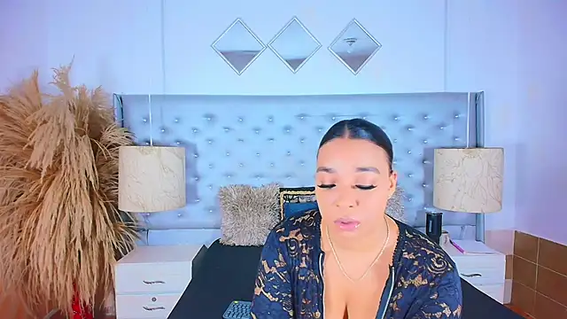 EileenBenzon online show from October 29, 2025, 4:55 am