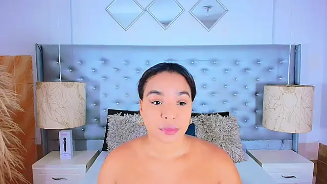 EileenBenzon online show from September 30, 2025, 3:07 pm