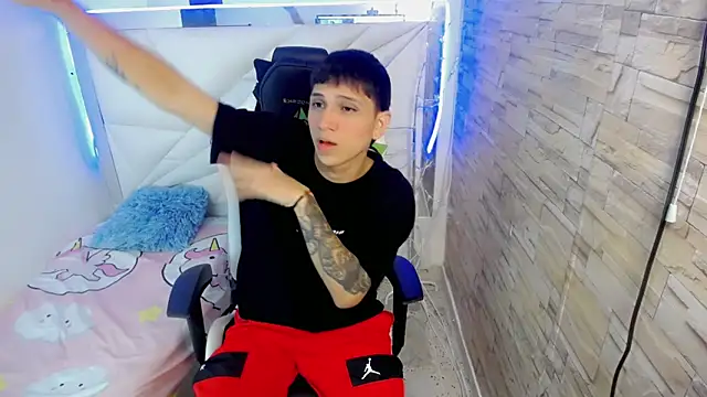 Snapshot of Brayan_lopezz chatting on January 18, 2025, 1:08 pm Brayan lopezz online show from January 18, 2025, 1:08 pm