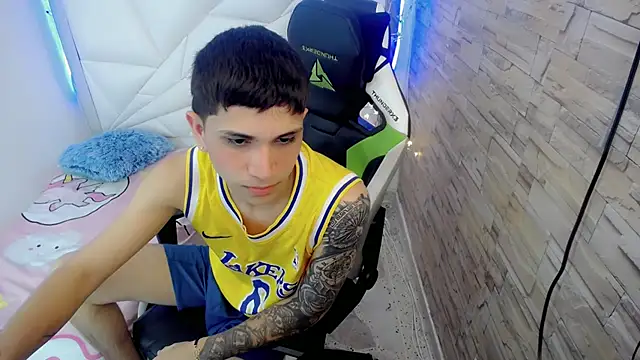 Snapshot of Brayan_lopezz chatting on January 17, 2025, 1:24 pm Brayan lopezz online show from January 17, 2025, 1:24 pm