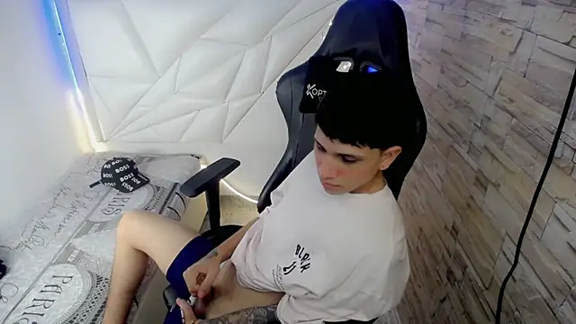 Snapshot of Brayan_lopezz chatting on December 4, 2024, 2:20 pm Brayan lopezz online show from December 4, 2024, 2:20 pm