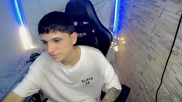 Snapshot of Brayan_lopezz chatting on December 5, 2024, 5:44 pm Brayan lopezz online show from December 5, 2024, 5:44 pm