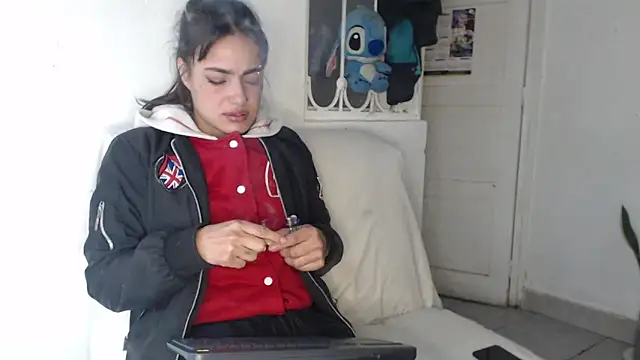 skinny sweet2411 online show from October 4, 2025, 11:39 pm