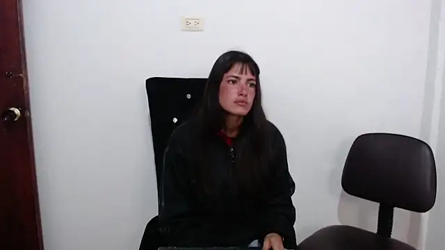 skinny sweet2411 online show from February 1, 2026, 12:09 am