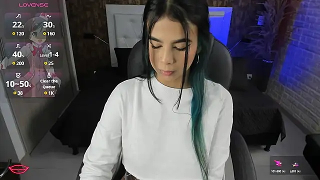 Snapshot of EMALINDA__HILSS chatting on March 4, 2025, 12:01 pm EMALINDA HILSS online show from March 4, 2025, 12:01 pm