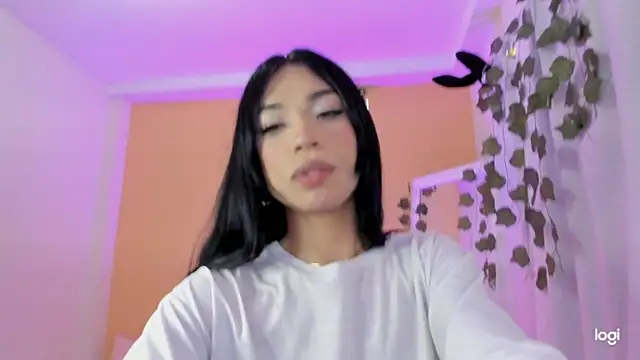 AndreaSweet  online show from February 5, 2025, 10:01 pm