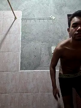 Reynold2608 online show from December 16, 2025, 10:47 pm