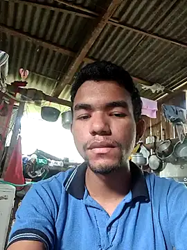 Reynold2608 online show from December 14, 2025, 8:14 pm