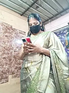 queensenorita online show from November 1, 2025, 5:25 am