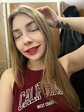 Snapshot of Sunny___Bunny chatting on October 31, 2025, 1:08 pm Sunny Bunny online show from October 31, 2025, 1:08 pm