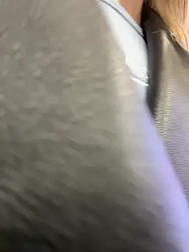 Sunny   Bunny online show from January 5, 2026, 5:27 pm