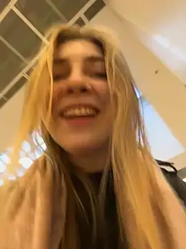 Snapshot of Sunny___Bunny chatting on November 18, 2025, 10:18 am Sunny Bunny online show from November 18, 2025, 10:18 am