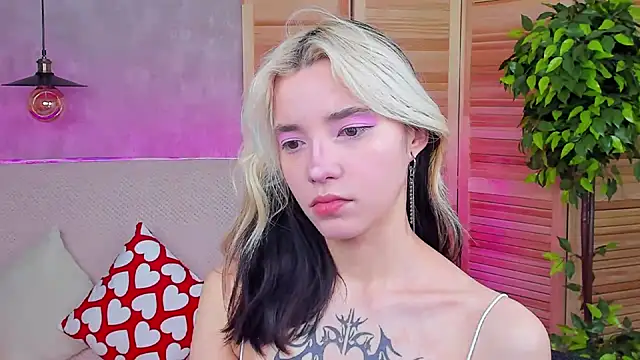 as1an girlfriend online show from March 11, 2025, 3:25 am