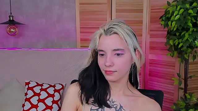 as1an girlfriend online show from March 11, 2025, 3:45 pm