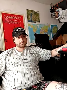 Snapshot of Ozomitro chatting on March 8, 2025, 1:47 pm Ozomitro online show from March 8, 2025, 1:47 pm
