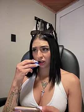 Hilary pinkk online show from September 30, 2025, 1:33 am